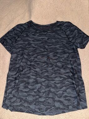 Lululemon camo t shirt with open back